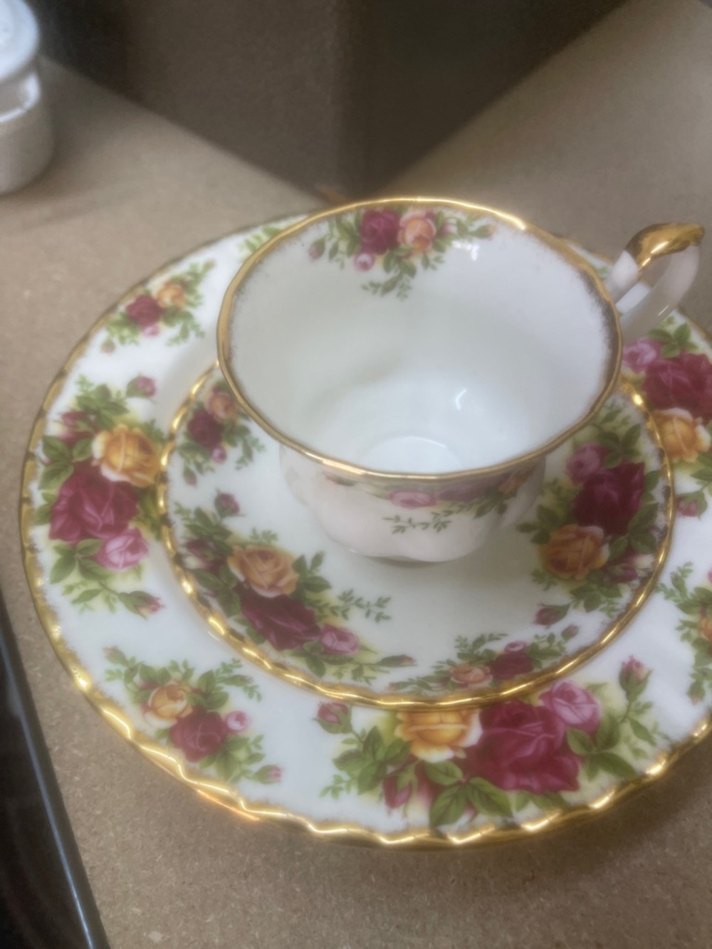 Royal Albert bone china England 1962 (old country roses)